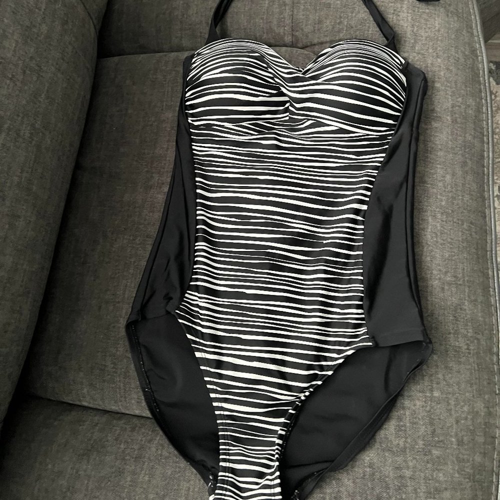 Merona black/white swimsuit